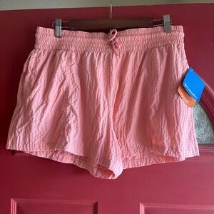 NWT Columbia Women’s coral colored Lightweight Shorts